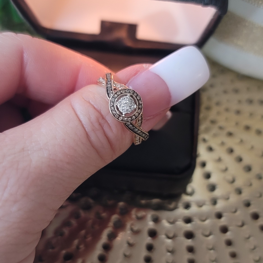 Rose Gold Champagne and Diamond Band, Size 7. - Picture 4 of 6